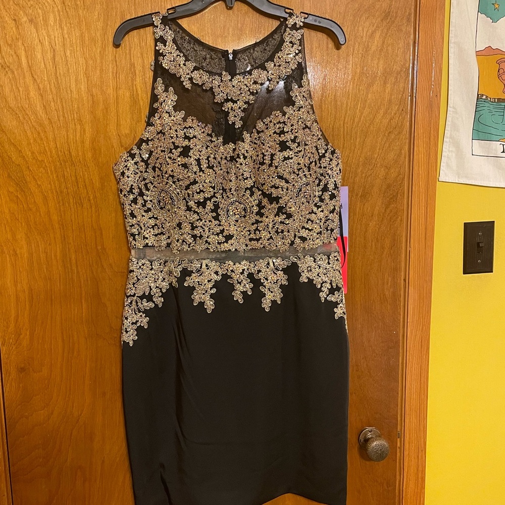 Form fitting size 2x prom/ hoco dress